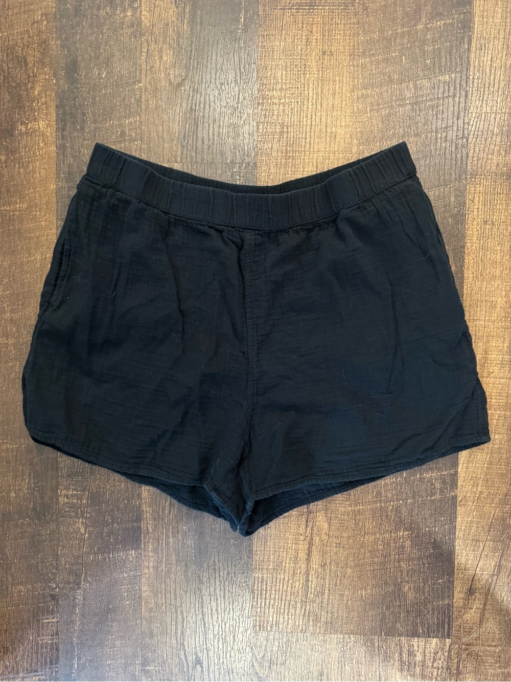 Universal Thread Black gauze Elastic-Waist Shorts with pockets